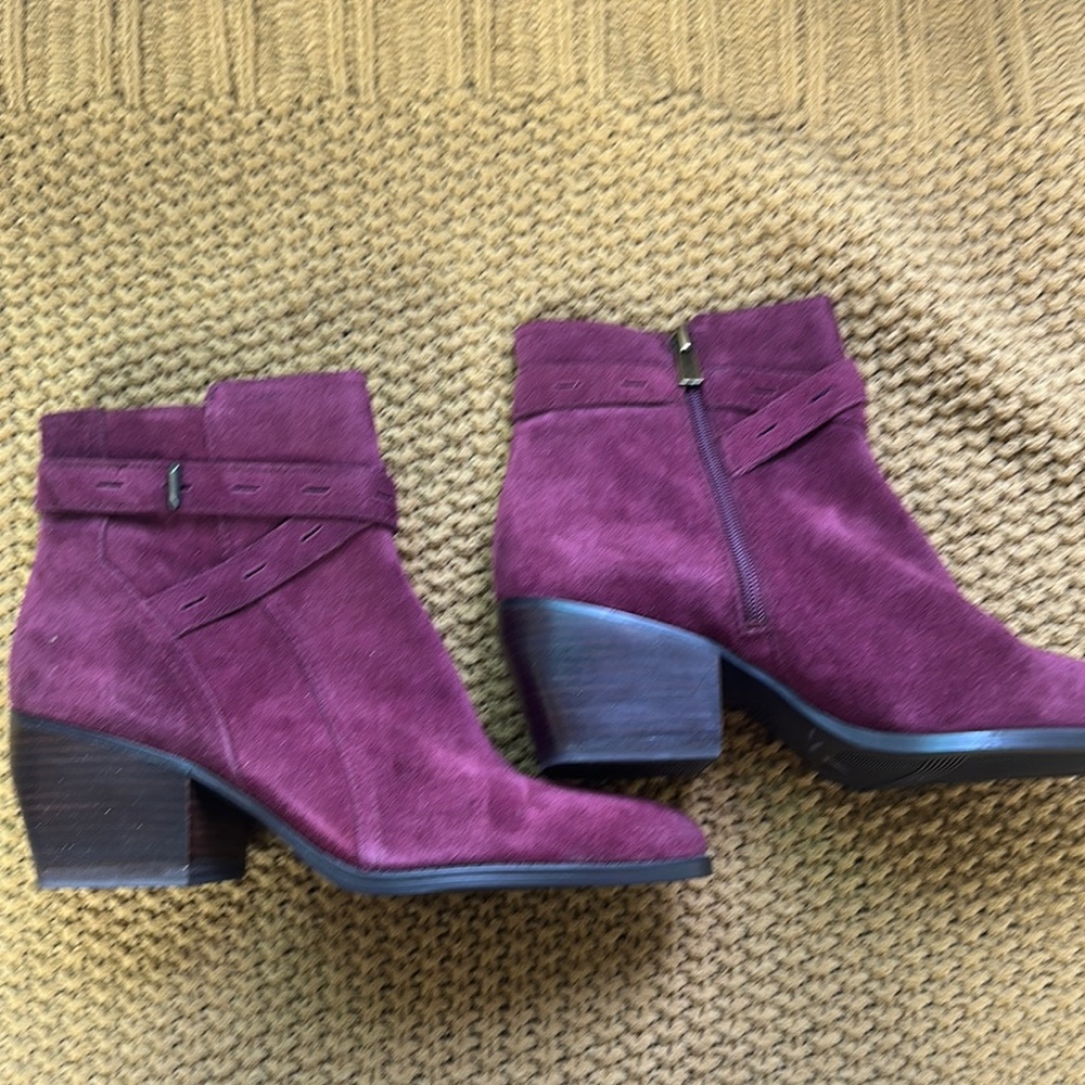 Naturalizer Purple Ankle Booties with Suede Finish NWOT